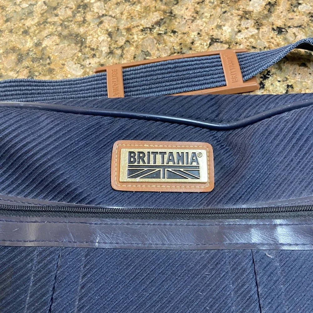 Nice Vintage Brittania Navy Blue Carry On 1980s Travel Luggage Overnight Bag